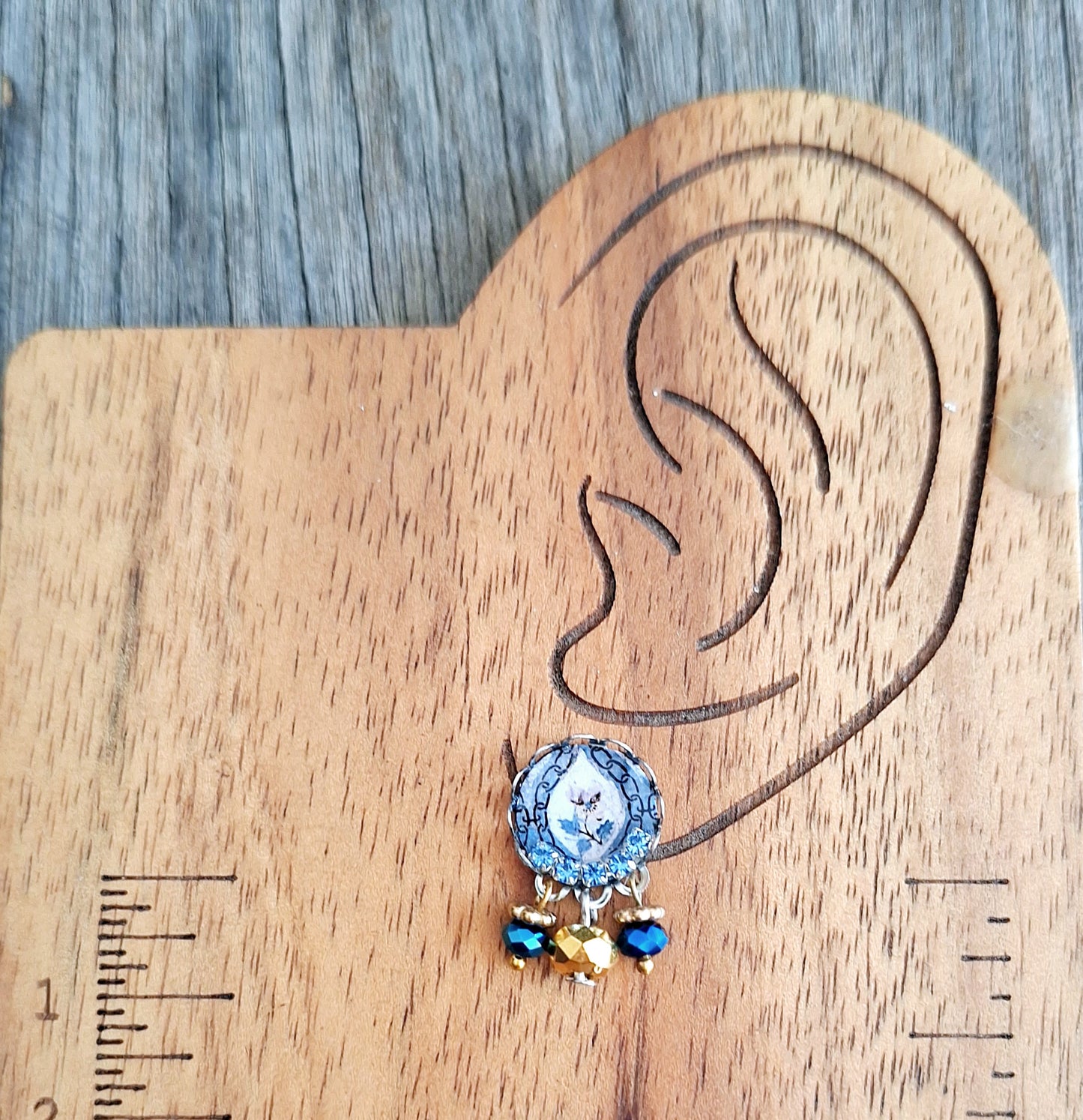 2526 Small stud earring