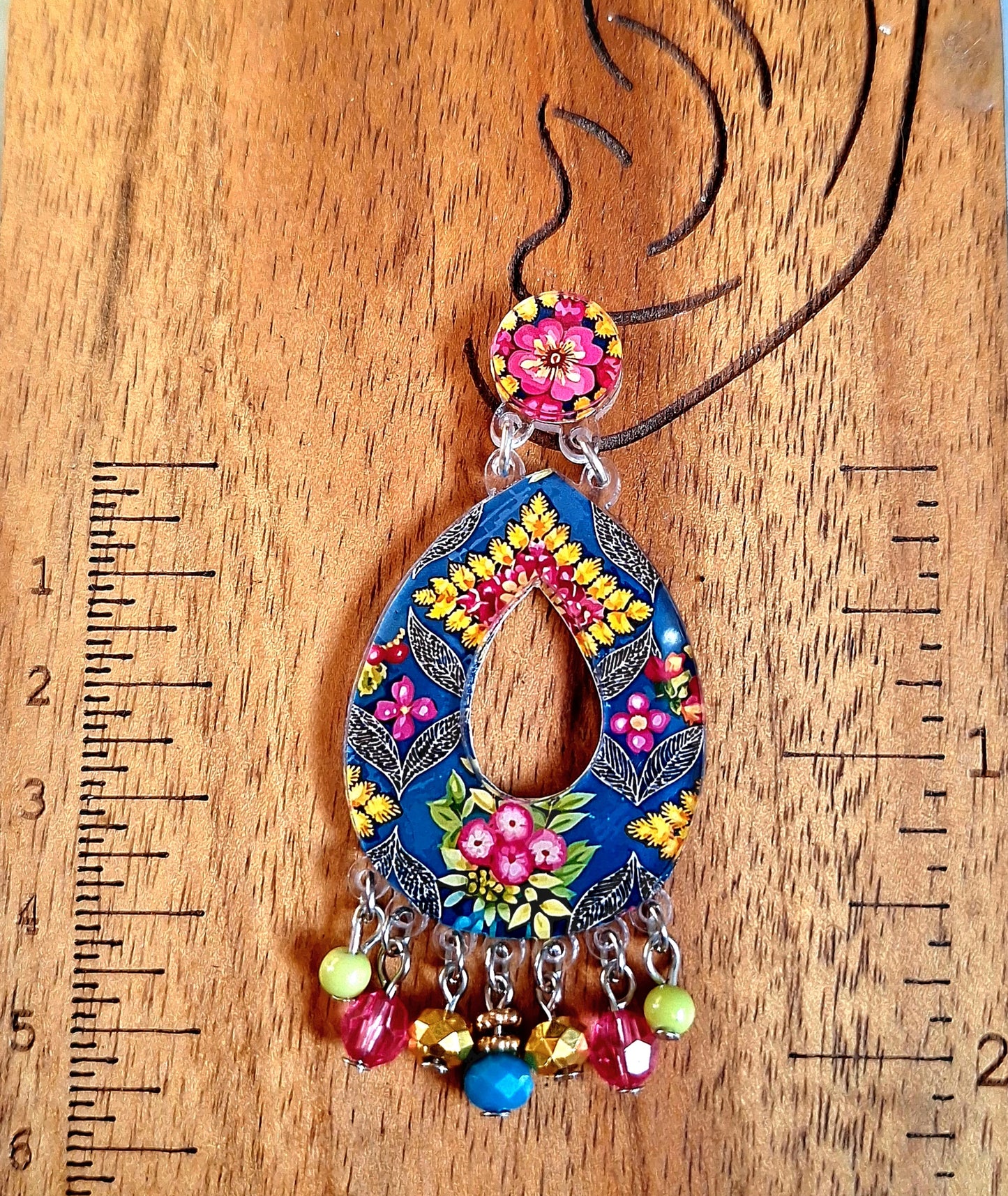 2528 Large drop earring