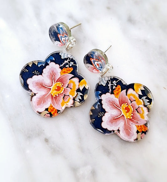 Flower shaped earrings, in bright colours