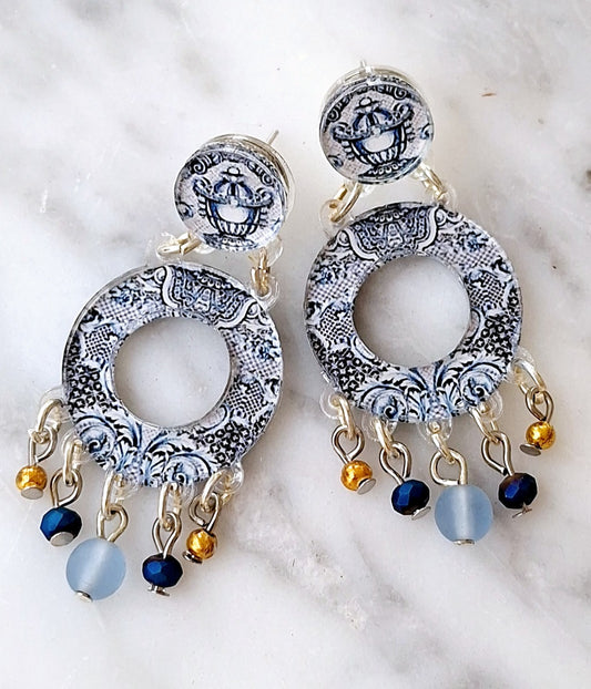 Small hoop earrings in Delft pattern